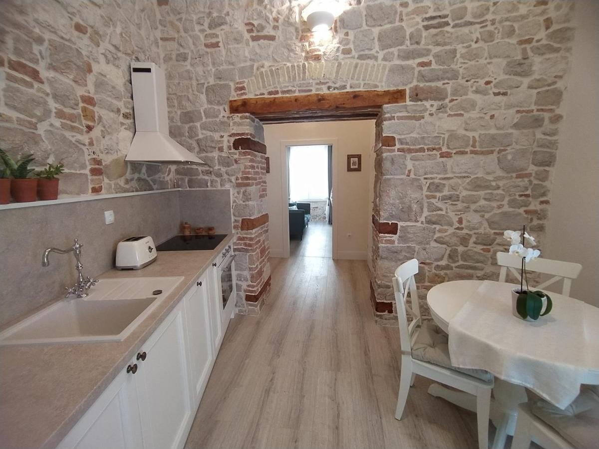 Apartment Antique Zadar - City Center Exteriör bild